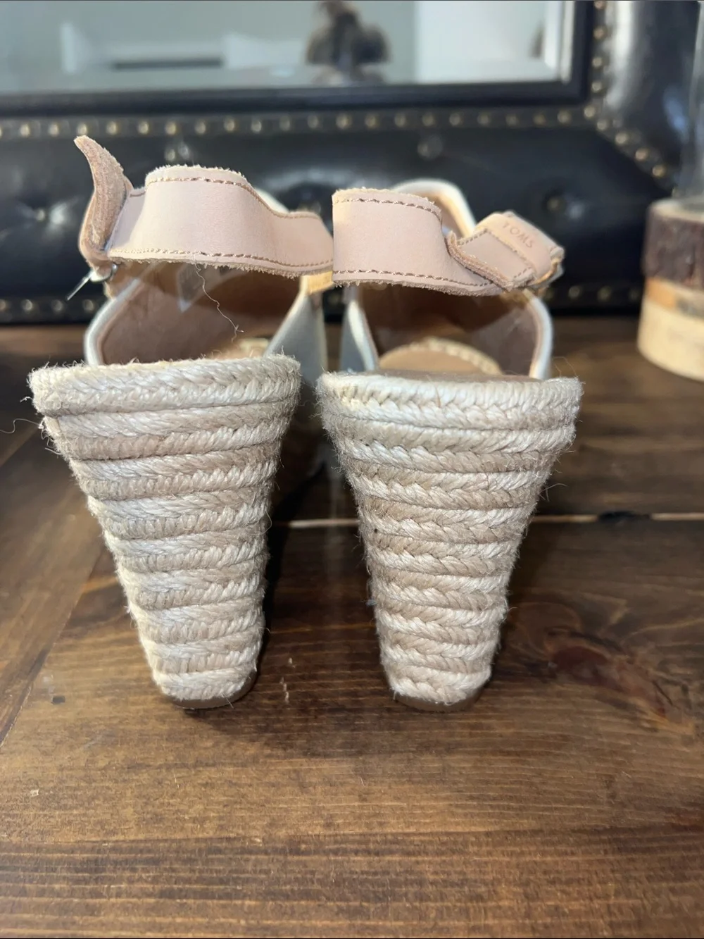 EUC! TOMS Canvas Espadrille Wedge Sandals in Cream- size 8!